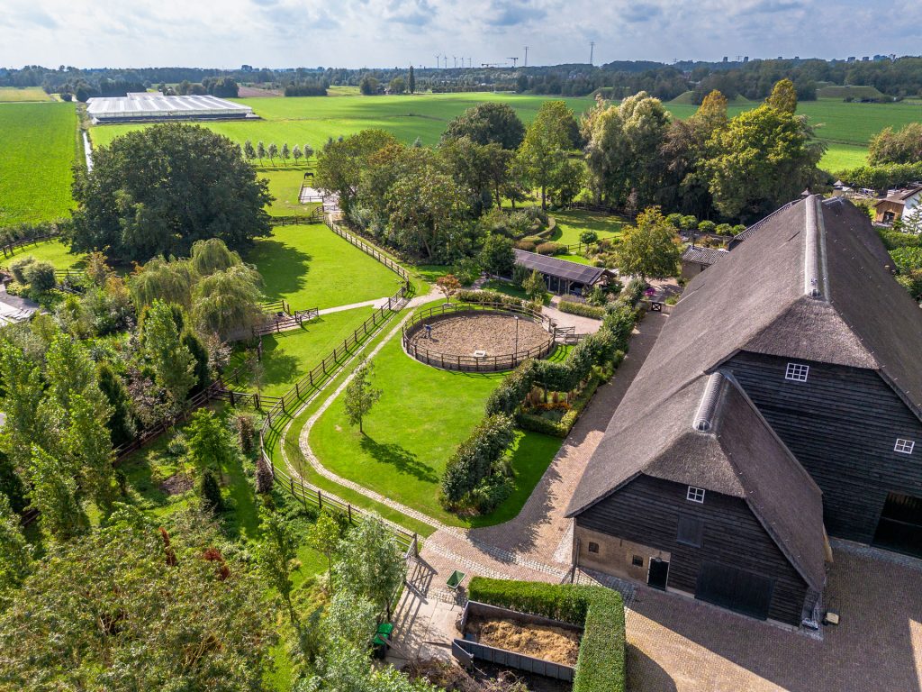 Dronefotografie - Hoogtefoto - Boerderij - Manege